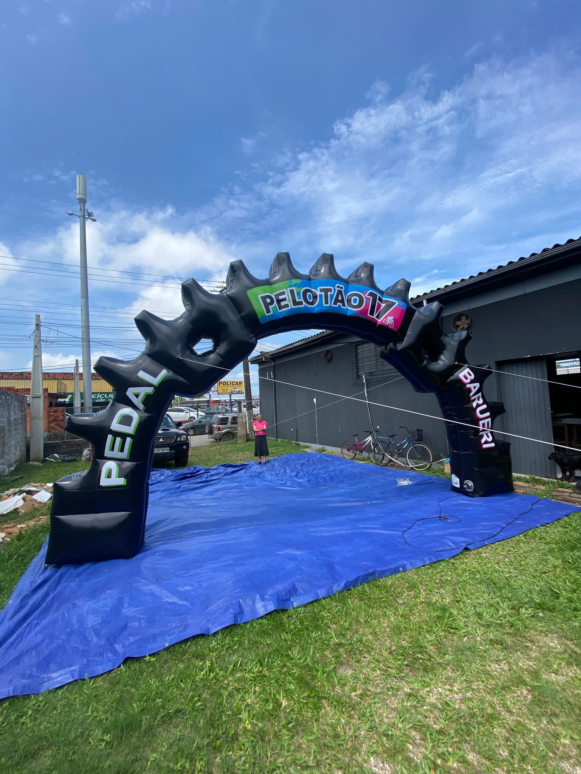 Infláveis com Marca em Patrocínios Esportivos: Maximizando a Visibilidade no Local
